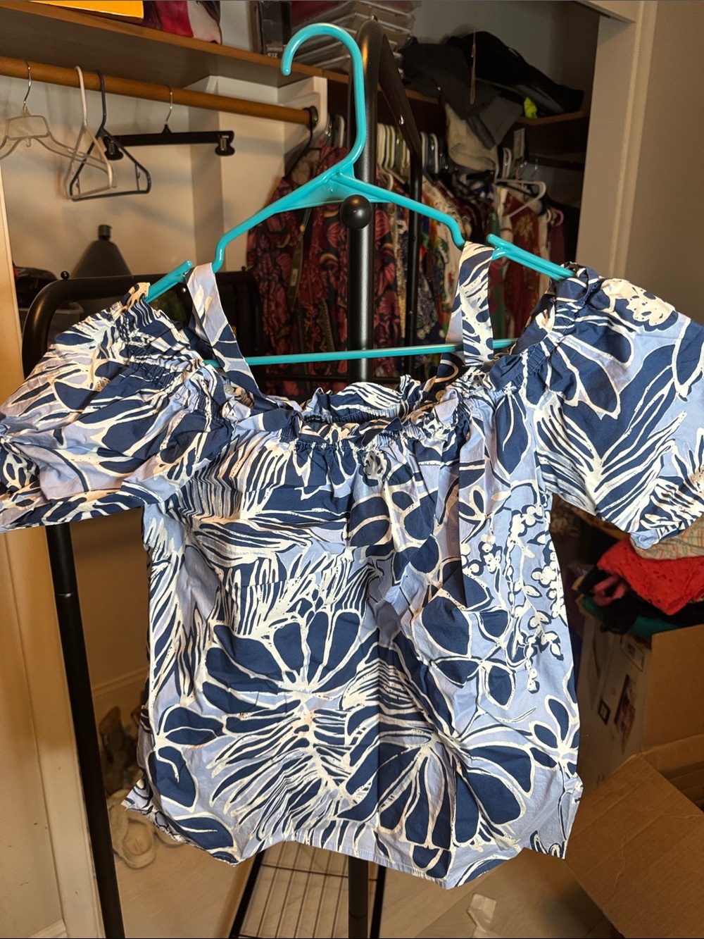Natori Off Shoulder Blouse - Picture 3 of 9